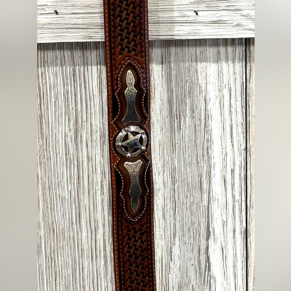 Justin Boots Other - Justin mens leather belt sz 44 has signs of wear but still a great belt